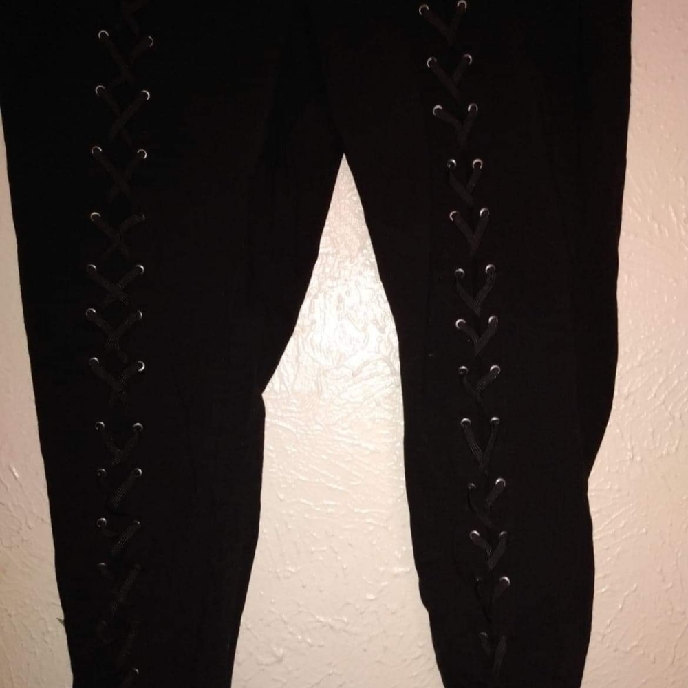 PREMIUM PONTE LACE-UP PIXIE PANT - BLACK